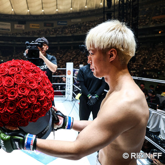 RIZIN男祭りで特別なギフトを贈呈 - 平本丈選手と田丸辰選手に「Rose Dome (ローズドーム)」をお渡し