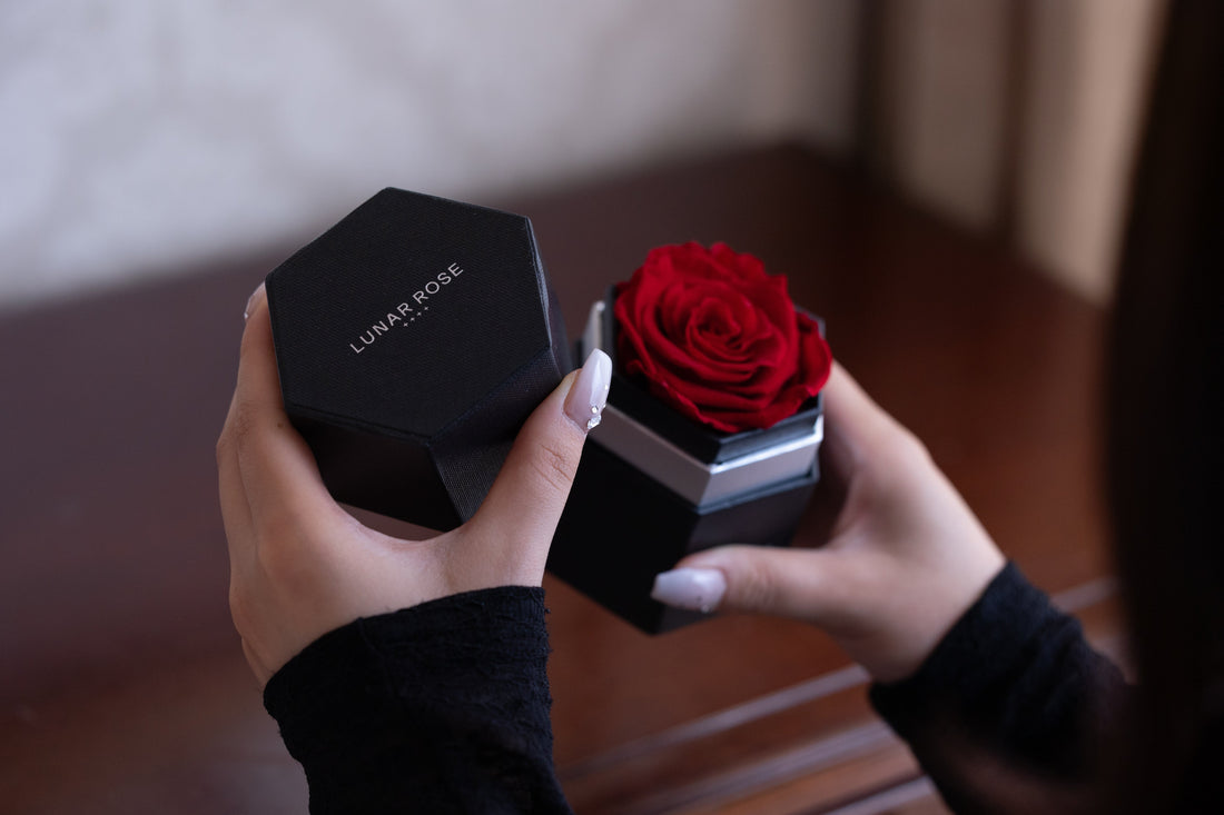 話題沸騰。“感情を贈る”1輪のバラ「Rose you」——LUNAR ROSEからの新提案。